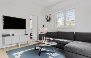 2 Bedroom Awesome Home In Hornbæk