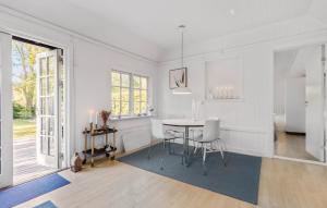 2 Bedroom Awesome Home In Hornbæk