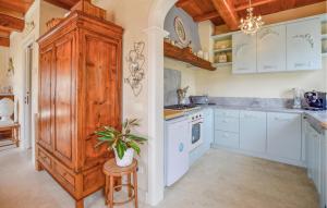 3 Bedroom Lovely Home In Pietrasanta