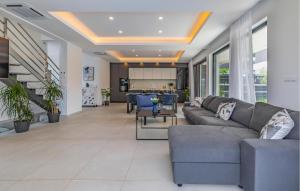 Nice Home In Pula With Kitchen 