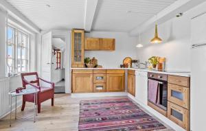 4 Bedroom Cozy Home In Samsø