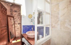 Maisons de vacances 1 Bedroom Stunning Home In Assignan : Maison de Vacances 1 Chambre