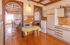 Nice Apartment In Kampor With Wifi 