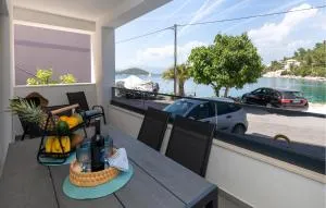 2 Bedroom Awesome Apartment In Blace - Otok