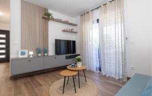 2 Bedroom Awesome Apartment In Blace