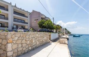 2 Bedroom Awesome Apartment In Blace