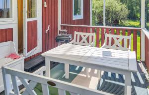 Stunning Home In Leksand With Kitchen