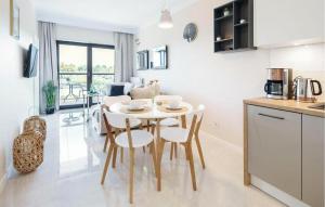 Nice Apartment In Dziwnów With Kitchen