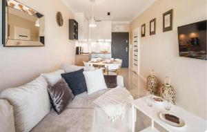 Nice Apartment In Dziwnów With Kitchen