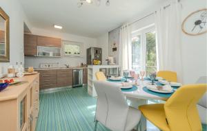 3 Bedroom Beautiful Home In Zadar 