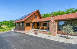 3 Bedroom Stunning Home In Mace