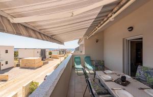 3 Bedroom Lovely Apartment In Mandre 