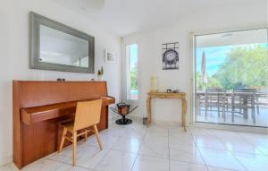 Maisons de vacances 3 Bedroom Gorgeous Home In Garrigues : photos des chambres