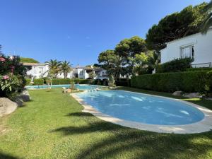 Casa con Jardín Privado, Chimenea y Piscina Comunitaria, cerca del Golfo y Playa de Pals - ES-226-31