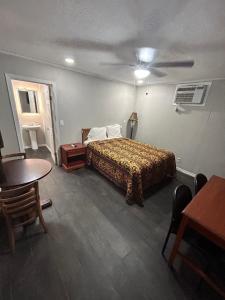 Single Room with Bathroom room in Hill Country Inn