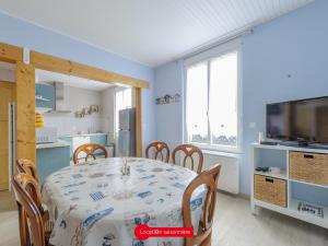 Maisons de vacances Maison Familiale a Chatelaillon-Plage, 800m de la plage, 3 chambres, Jardin cloture, Proche La Rochelle - FR-1-535-57 : photos des chambres
