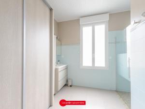 Maisons de vacances Maison Familiale a Chatelaillon-Plage, 800m de la plage, 3 chambres, Jardin cloture, Proche La Rochelle - FR-1-535-57 : photos des chambres