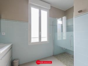 Maisons de vacances Maison Familiale a Chatelaillon-Plage, 800m de la plage, 3 chambres, Jardin cloture, Proche La Rochelle - FR-1-535-57 : photos des chambres