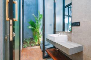 Nirav Uluwatu 2 Bedrooms Villa 1 br mezzanine