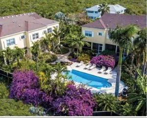 GRACEBAY TOWNHOMES B3, 5 minutes walk to gracebay beach - Long Bay Hills