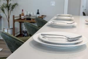 Brand New 4bd - Modern - Prime Location - Spacious