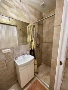 Здаються в оренду подобово АПАРТАМЕНТИ ZONEofCOMFORT-1 Поруч з центром міста, затишні та комфортні для проживання, як вдома