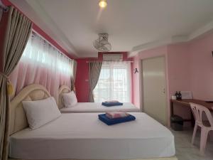 Phòng Deluxe Giường Đôi/2 Giường Đơn Có Ban Công (Deluxe Double or Twin Room with Balcony)