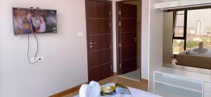 luxury high floor top pool gym condo with 2BR