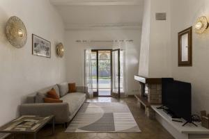 Casa Mia by Halldis