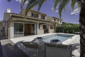 Casa Mia by Halldis
