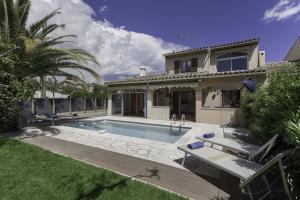 Casa Mia by Halldis