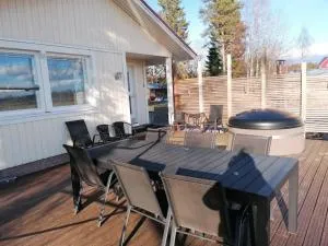 Viihtyisä saunamökki päärakennuksen takana, oma rauha - 凯尔赛迈基