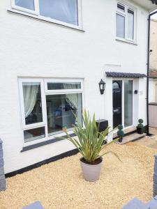 Serenity in Somerset Self Catering House Rental Near Chard , Accomodation for Contract Workers only