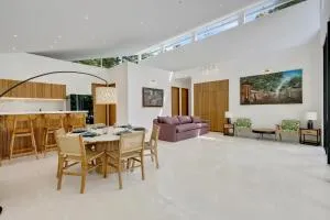 New 3 BR Jungle Villa in gated community - Blahbatu