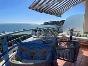 Great Apartment with amazing SEA view at Cap dAntibes