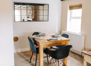 NEW Thirsk Stays - Herriots Hideaway