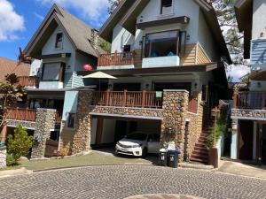 English Cottage inside St Patrick Village