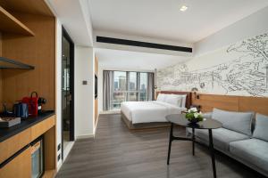 UrCove by HYATT Guangzhou Canton Tower Exhibition CenterFree shuttle buses for the Canton Fair and the certificate - handling points for Phase 1