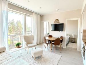 Deluxe Apartment - Seaside Paradise