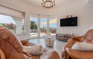 6 Bedroom Gorgeous Home In Pag