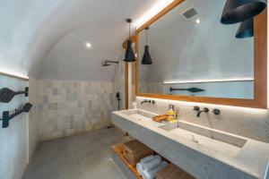 Villa Lava - Tranquil 4BR Villa in Pererenan, Amazing Pool