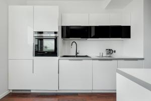 Przytulny Apartament z Parkingiem Partynice we Wrocławiu by Noclegi Renters