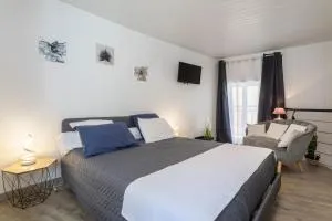 Logis Du Roussillon - 泰河畔伊尔