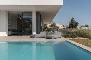 Seaside Villa with a Pool - Vravrona