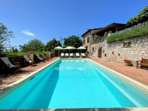 Luxurious Umbrian Retreat for 10 with Private Terrace and Pool
