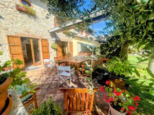 Luxurious Umbrian Retreat for 10 with Private Terrace and Pool