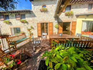 Luxurious Umbrian Retreat for 10 with Private Terrace and Pool