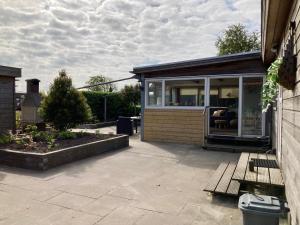 4 pers house Cecil with own fishing spot on a dutch chanel