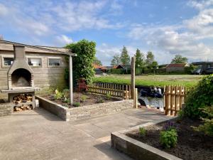 4 pers house Cecil with own fishing spot on a dutch chanel