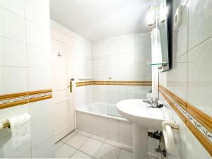 Skol 504 -Lovely 2-Bedroom Duplex in Skol First Line Beach Marbella